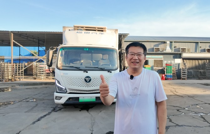  三十年老司机亲测！欧马可智蓝ES1冷链车轻松拿捏高强度专线货运